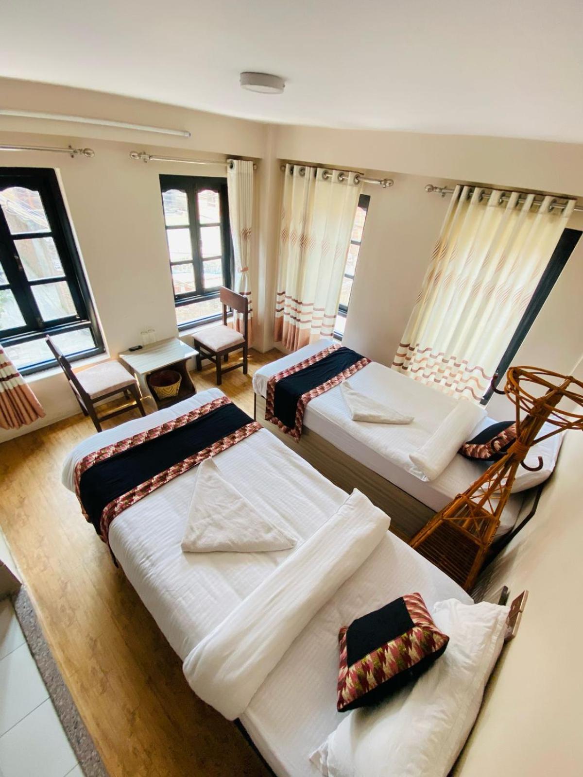 Hotel Durbar Side Bhatgoan Exteriör bild